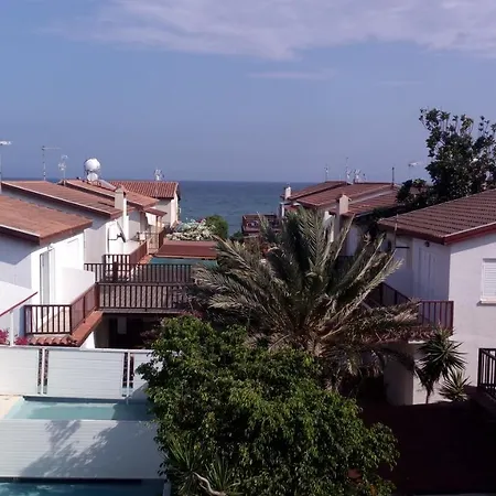 Spiros Seaside Villa *